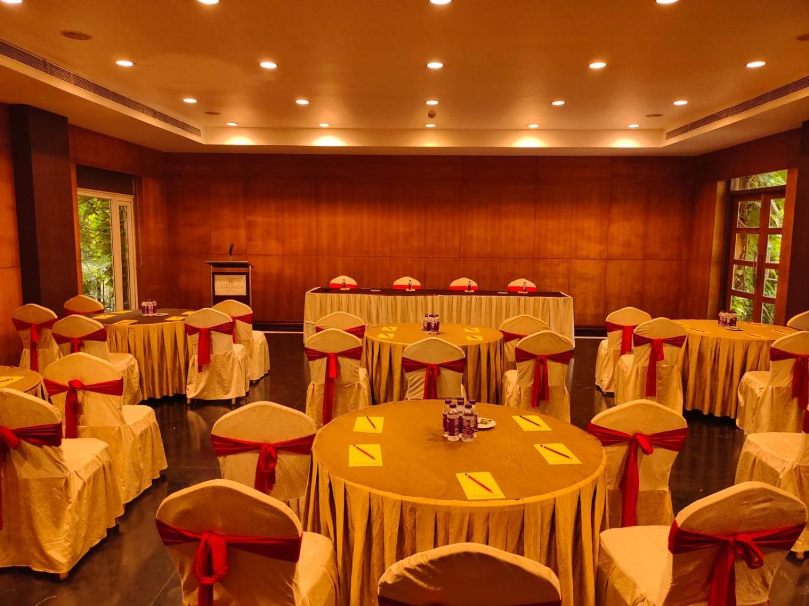 La Franklin Hotel Bhubaneswar Exterior foto